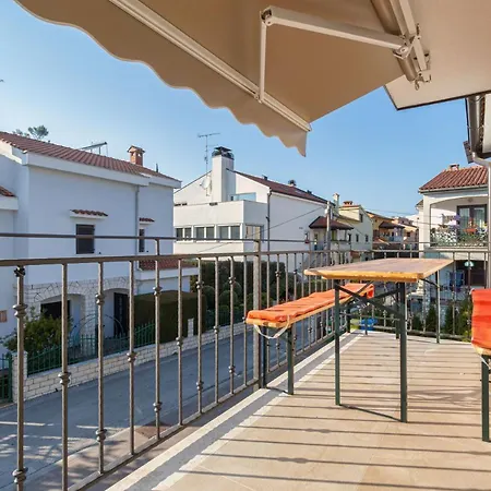 Alex - 100 Meters From Apartament Poreč