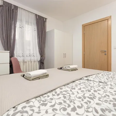Apartament Alex - 100 Meters From