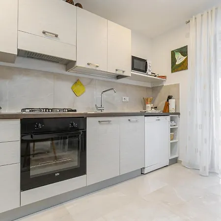Apartament Alex - 100 Meters From Poreč