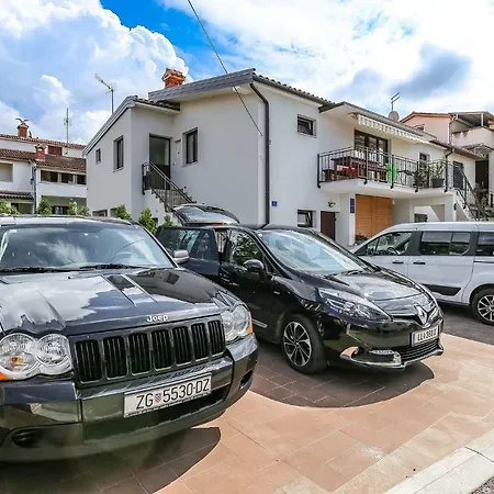 Apartment Alex - 100 Meters From Poreč