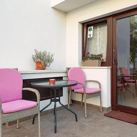 Daire Alex - 100 Meters From