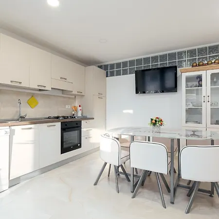 Alex - 100 Meters From Apartman *