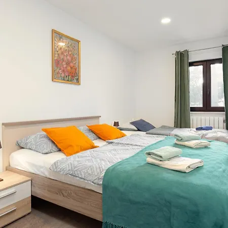 Alex - 100 Meters From Apartment Porec
